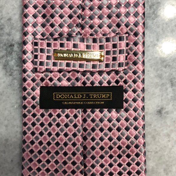 Donald J. Trump Signature Collection Tie - Picture 3 of 6